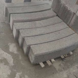 晋城芝麻白弧形路牙石