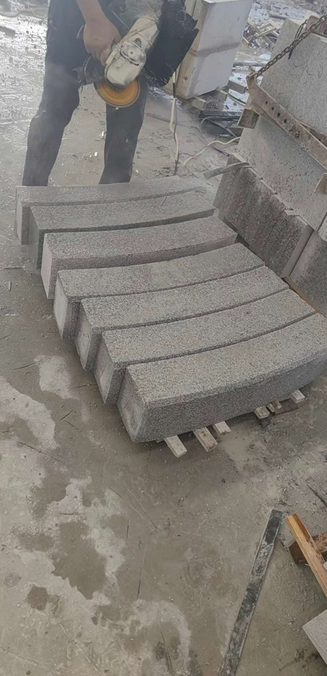 晋城芝麻白弧形路牙石
