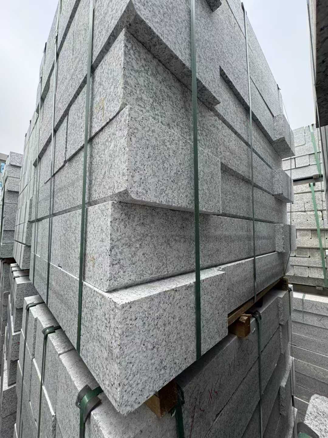 晋城芝麻白路牙石 马路牙子